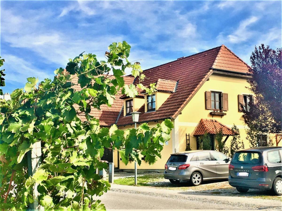 Отель Landhaus Weinblick Rohrendorf bei Krems Экстерьер фото